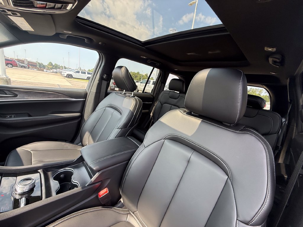 New 2026 Jeep Grand Cherokee Limited w/ Limited Altitude Package AWD/4WD image 21