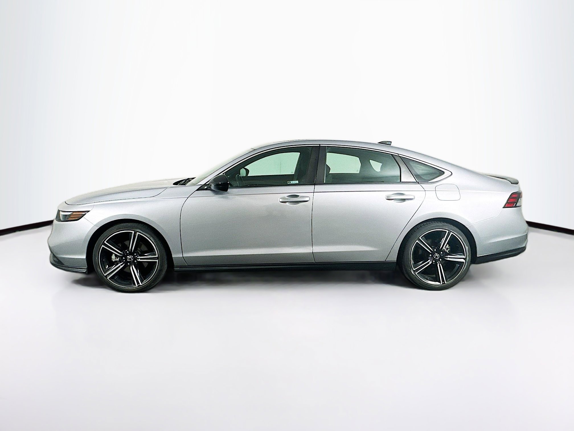 Used 2023 Honda Accord Sport image 4