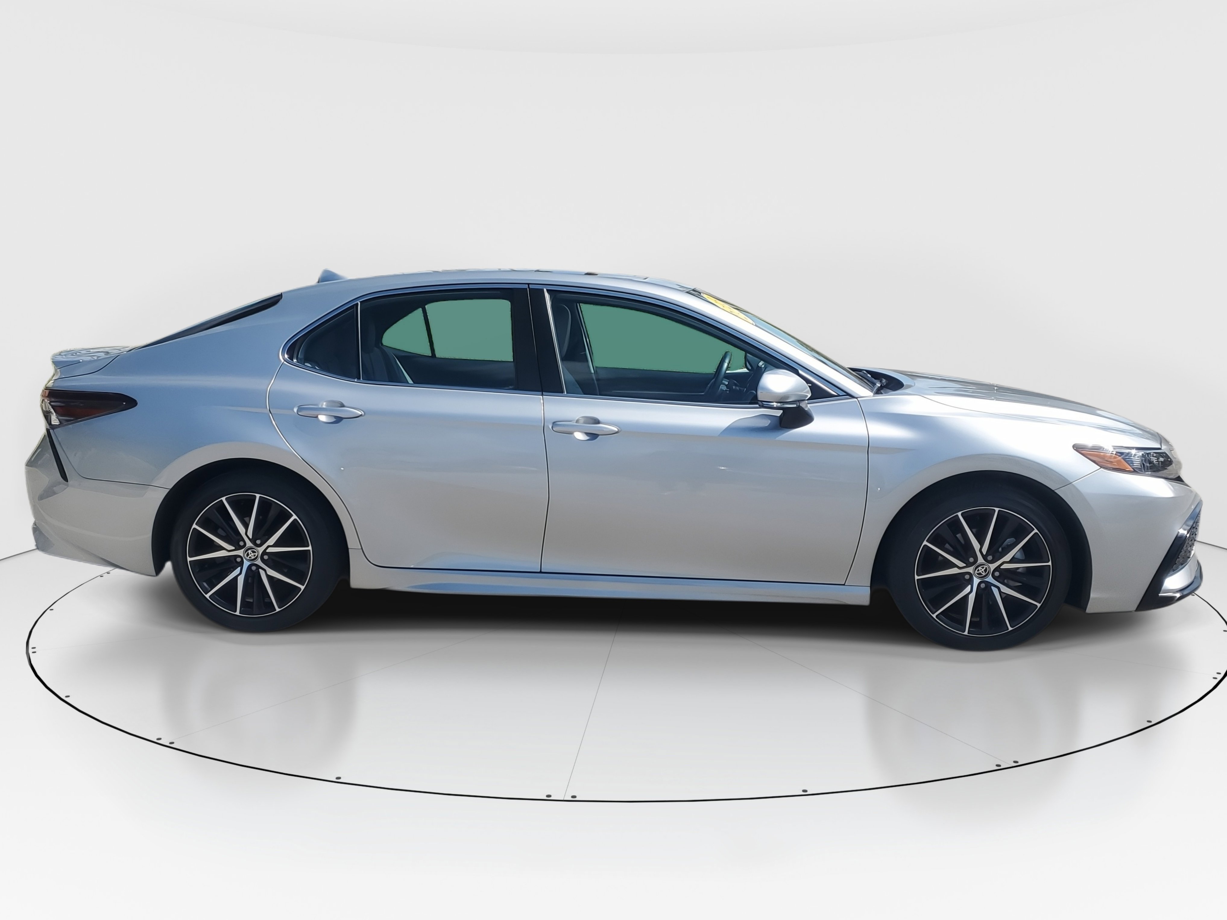 Used 2023 Toyota Camry SE w/ Cold Weather Package image 2