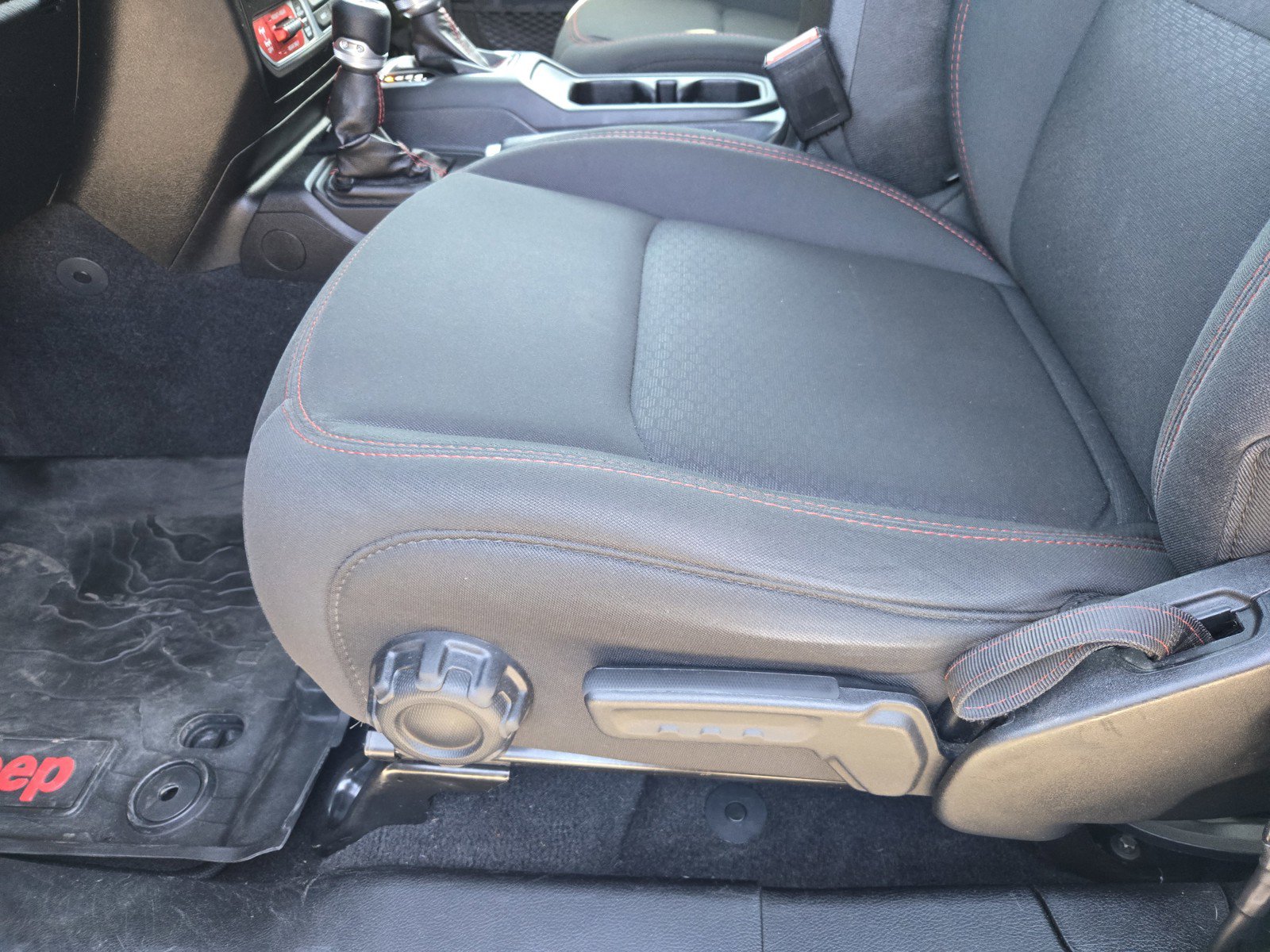 Used 2021 Jeep Gladiator Rubicon w/ Cold Weather Group AWD/4WD image 16