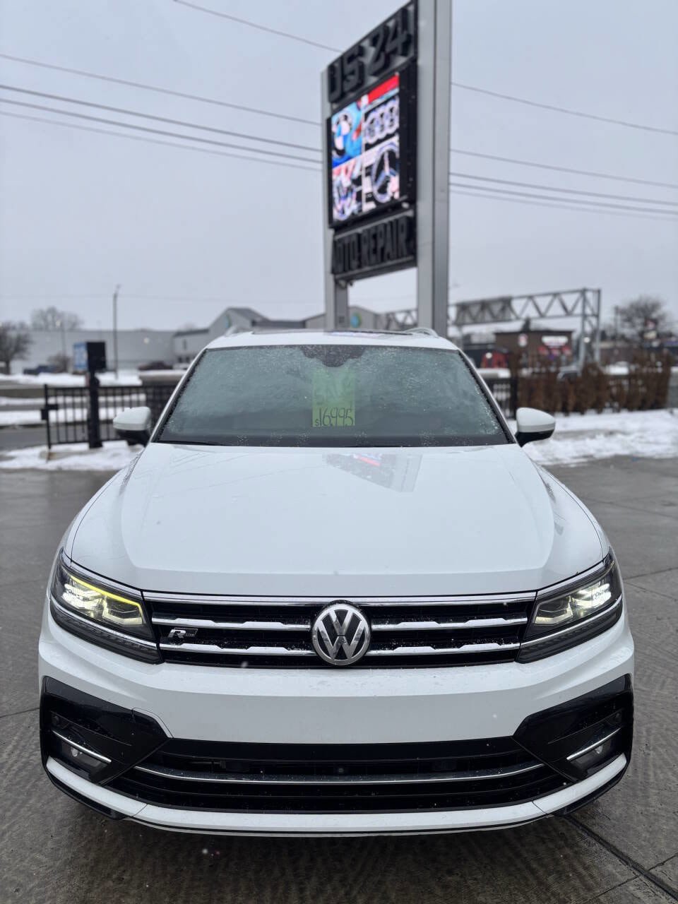 Used 2020 Volkswagen Tiguan SEL Premium R-Line w/ 3rd Row Seat Package AWD/4WD image 2