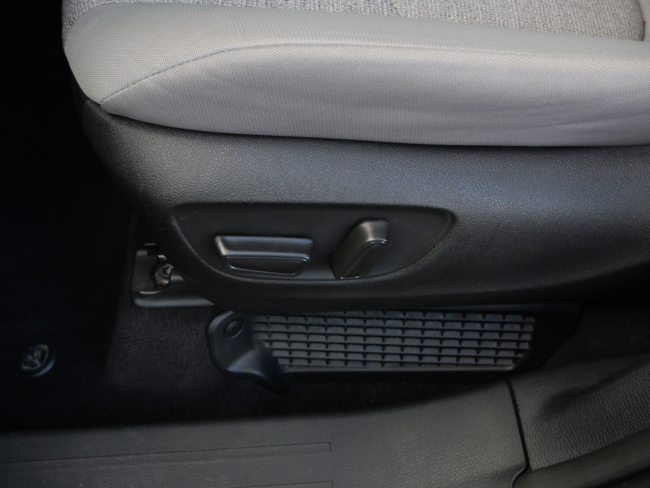 Certified 2025 Toyota Sienna LE AWD/4WD image 20