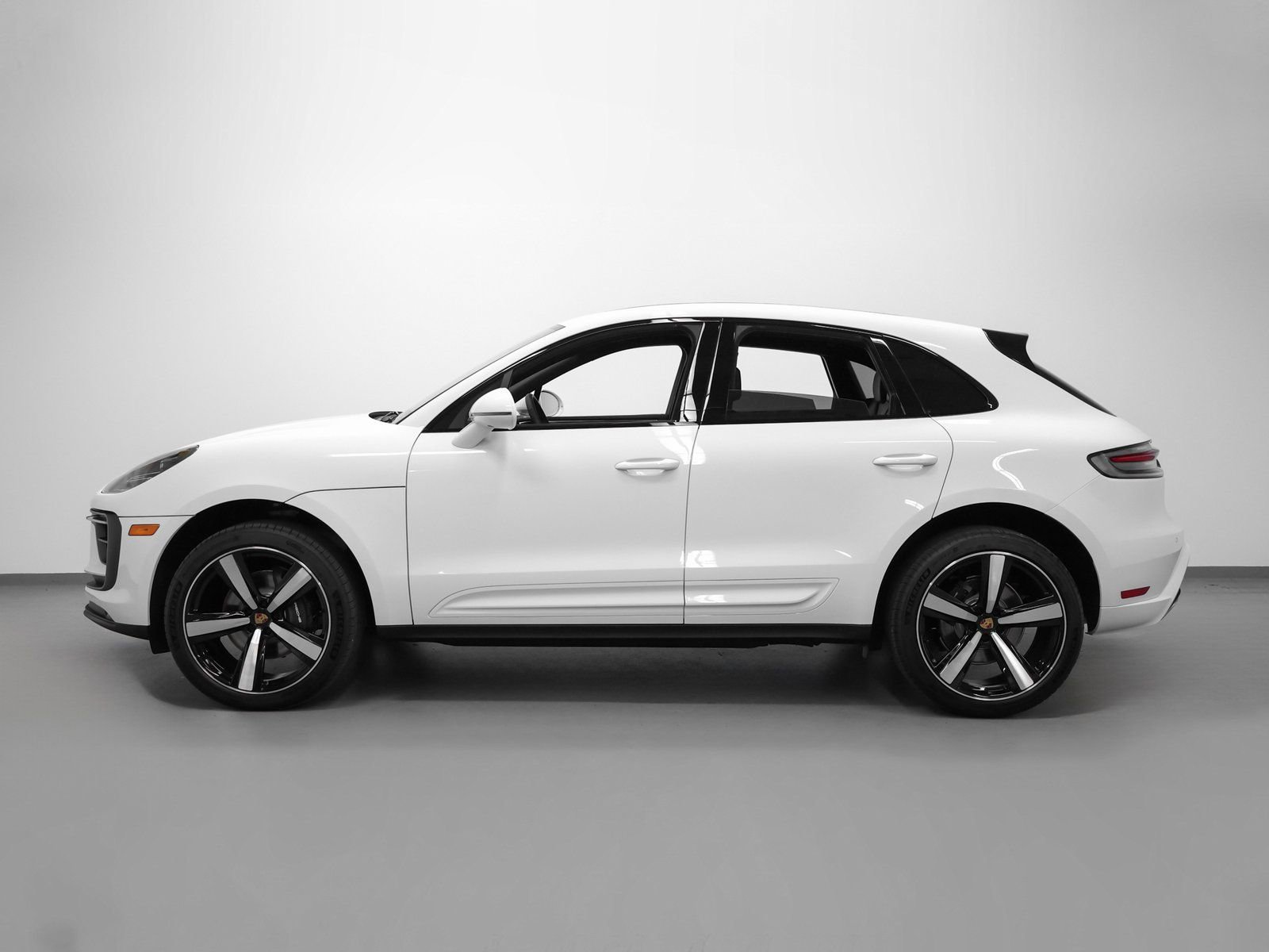 New 2026 Porsche Macan image 2