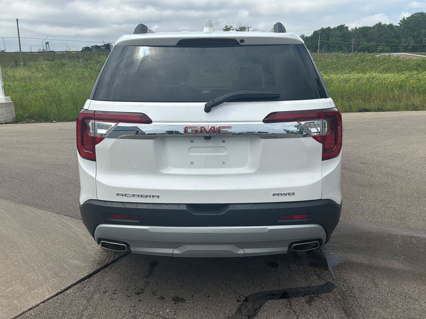 Used 2023 GMC Acadia SLT w/ Preferred Package AWD/4WD image 4