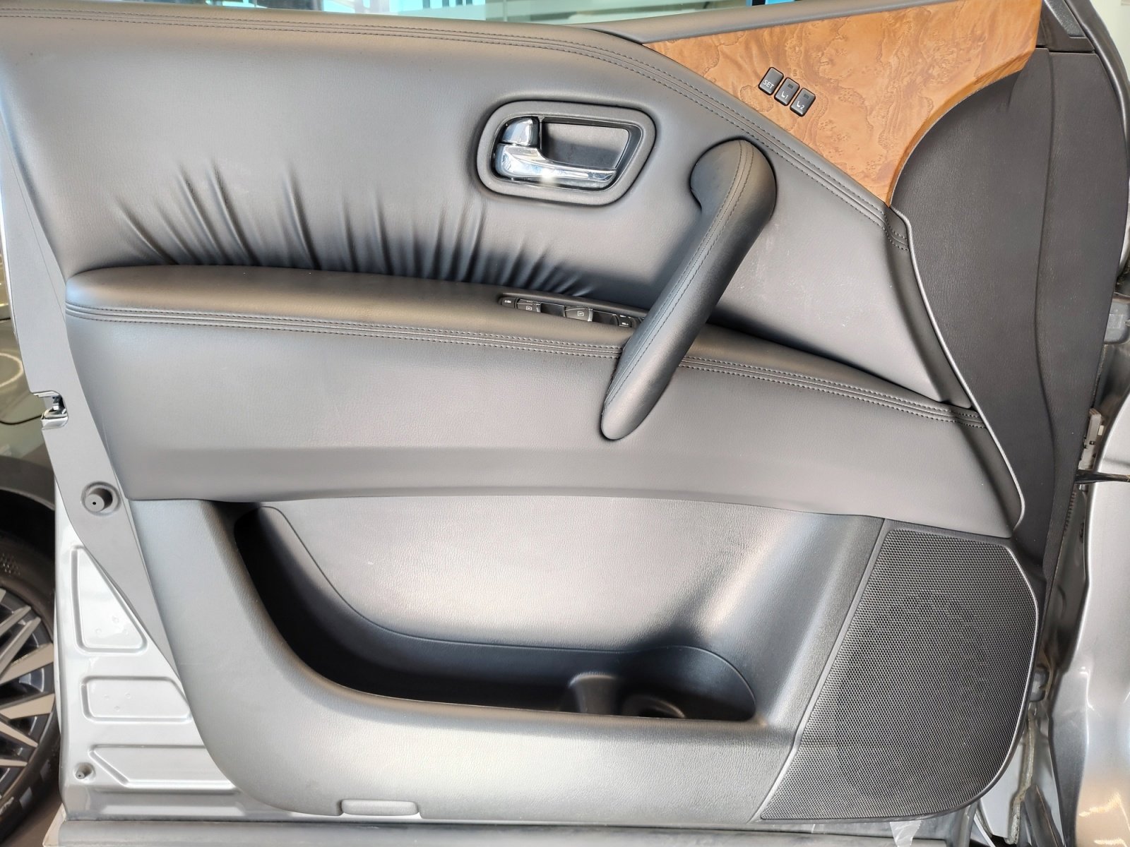 Used 2022 Nissan Armada SL image 30