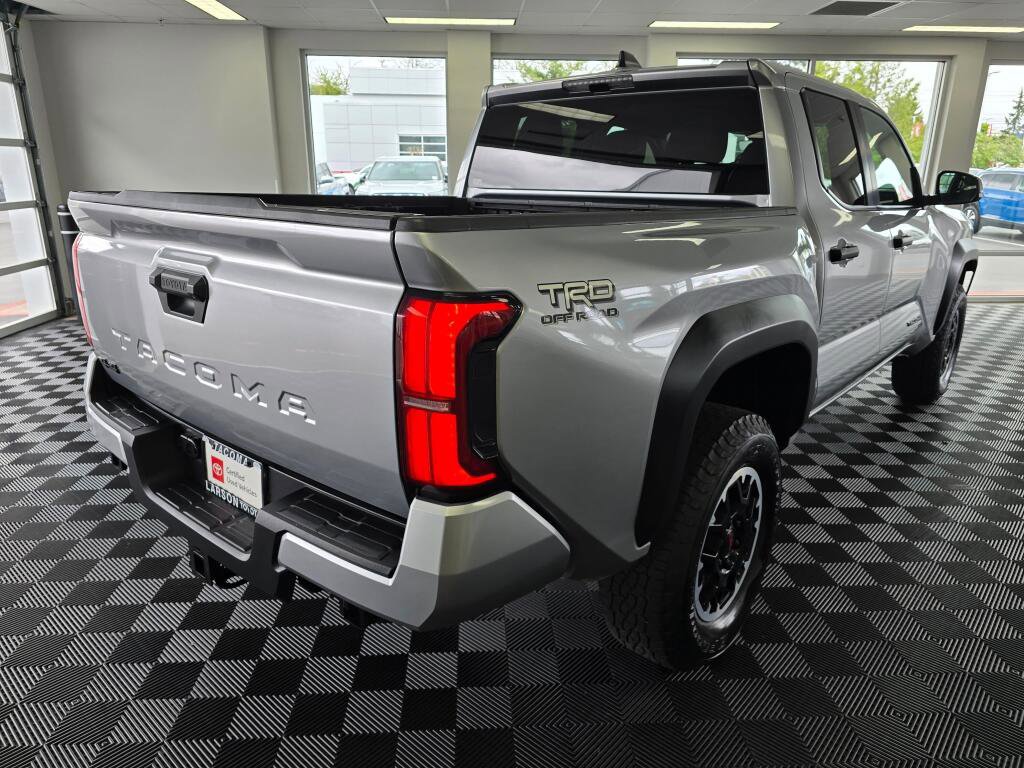 Certified 2024 Toyota Tacoma TRD Off-Road AWD/4WD image 3
