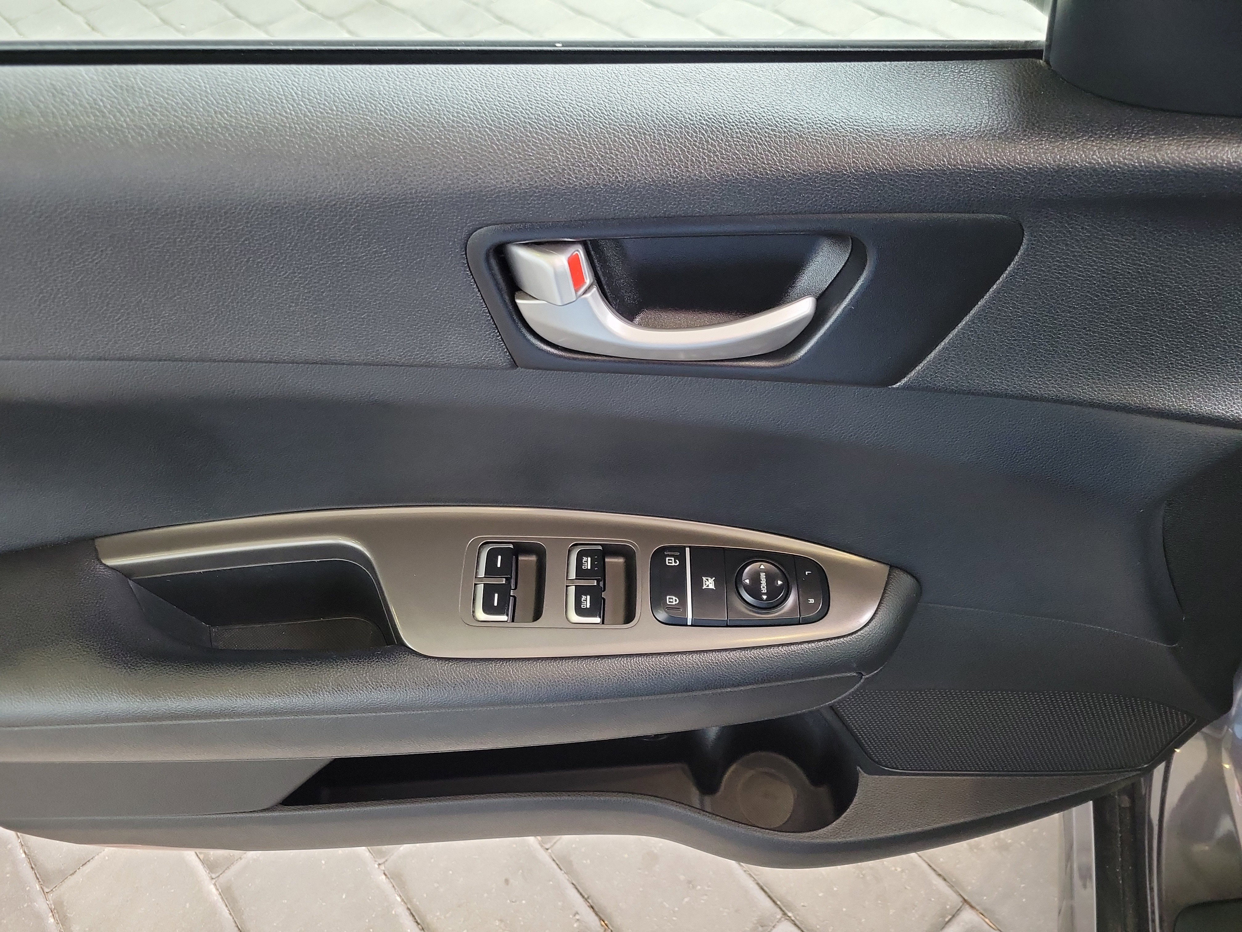 Used 2019 Kia Optima S image 11