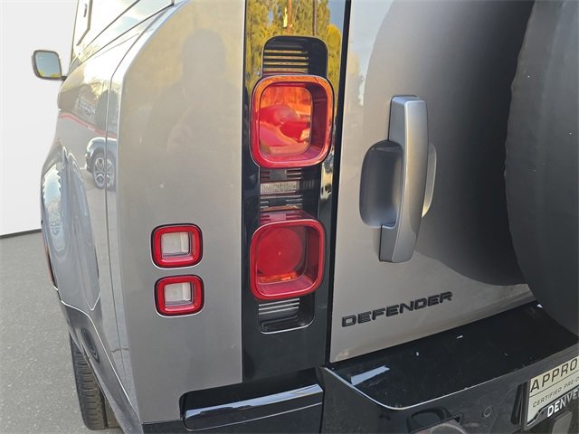 Used 2024 Land Rover Defender 130 X-Dynamic SE image 33