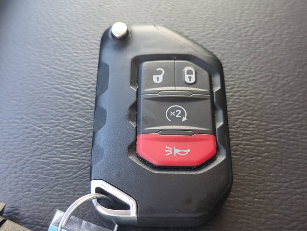 Used 2025 Jeep Wrangler Unlimited Sahara image 33