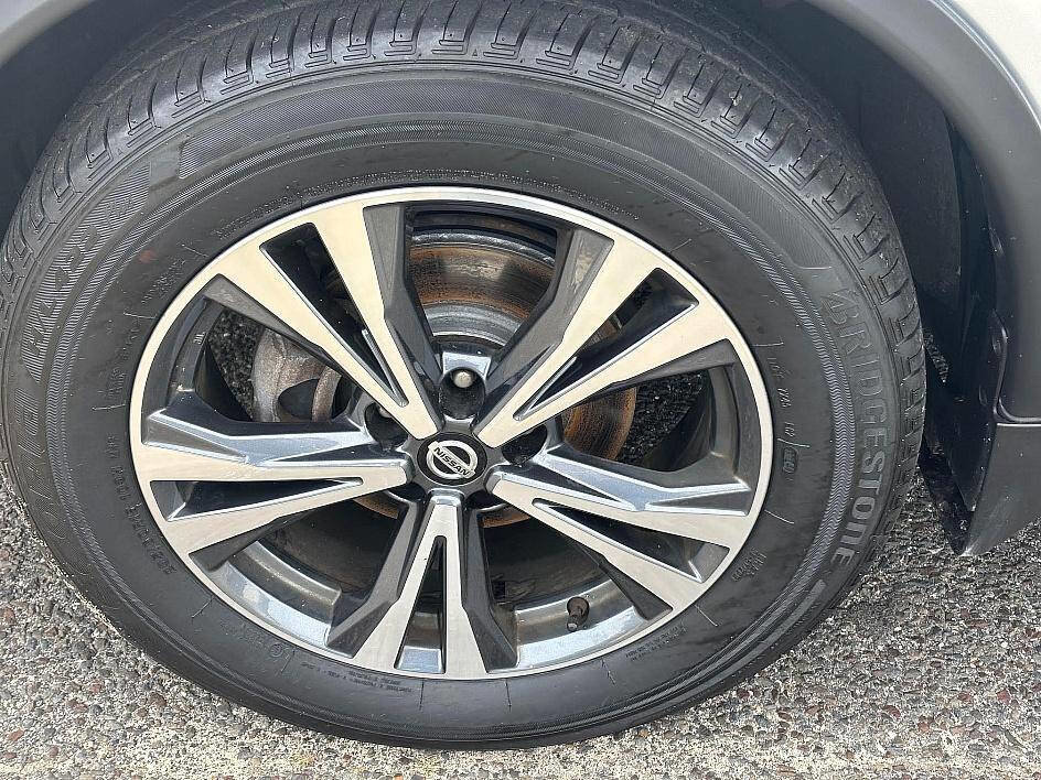 Used 2019 Nissan Rogue SV w/ Premium Package image 8