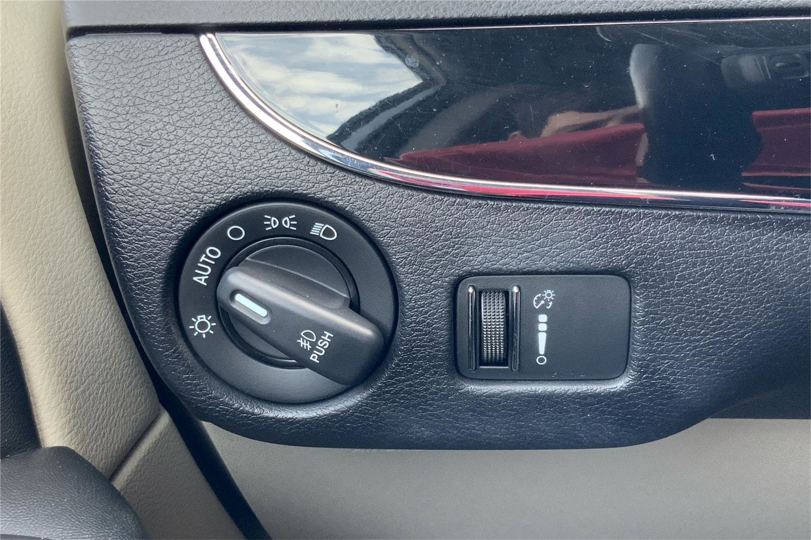 Used 2019 Dodge Grand Caravan SXT image 17