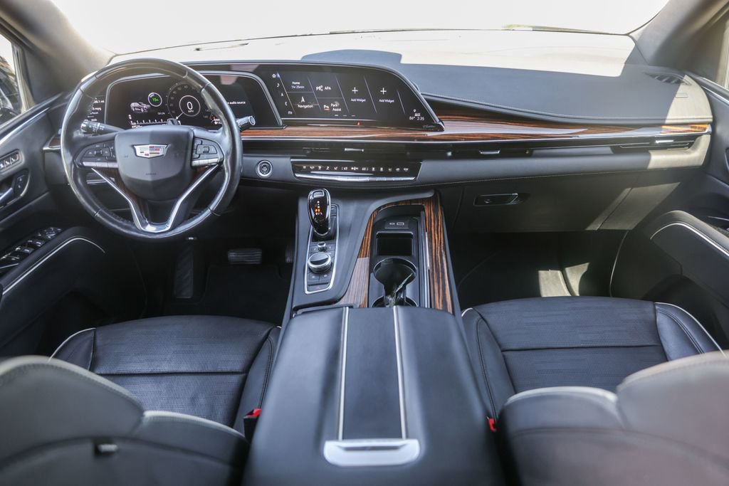 Used 2023 Cadillac Escalade Premium Luxury image 28