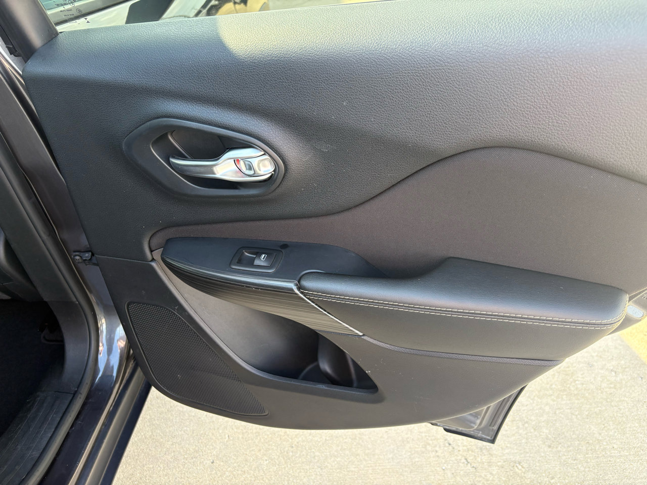 Used 2016 Jeep Cherokee Latitude image 49