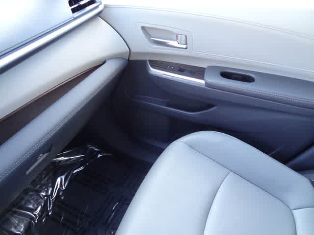 Used 2024 Toyota Sienna XLE FWD image 39