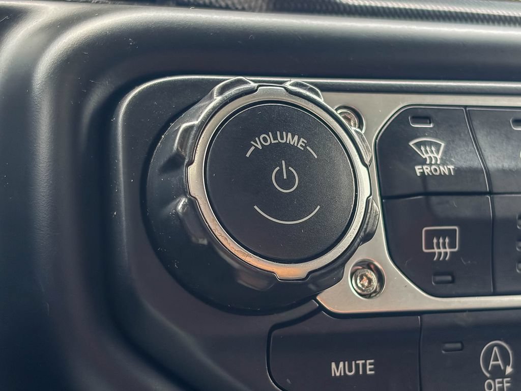 Used 2019 Jeep Wrangler Unlimited Sahara AWD/4WD image 25