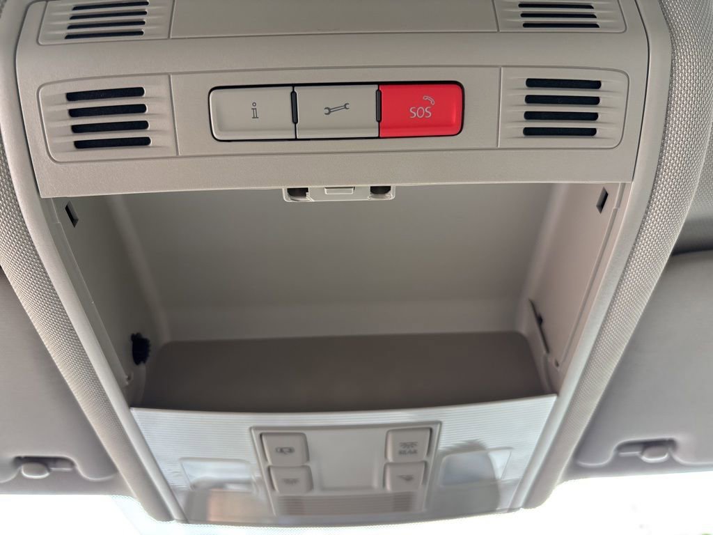 Used 2017 Volkswagen Golf S AWD/4WD image 18