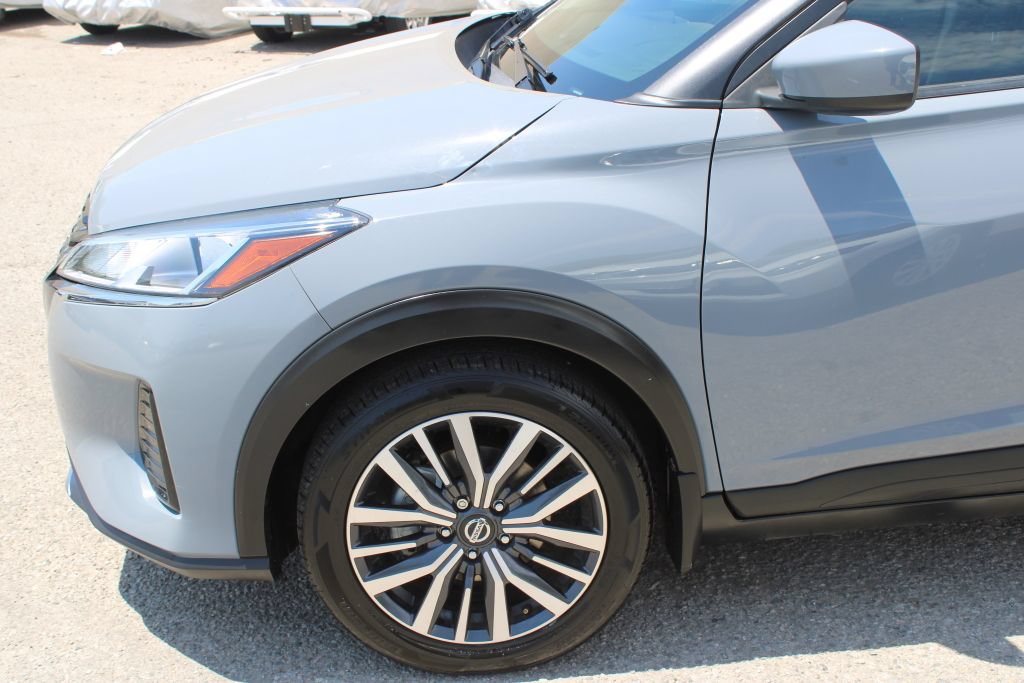 Used 2021 Nissan Kicks SV FWD image 7