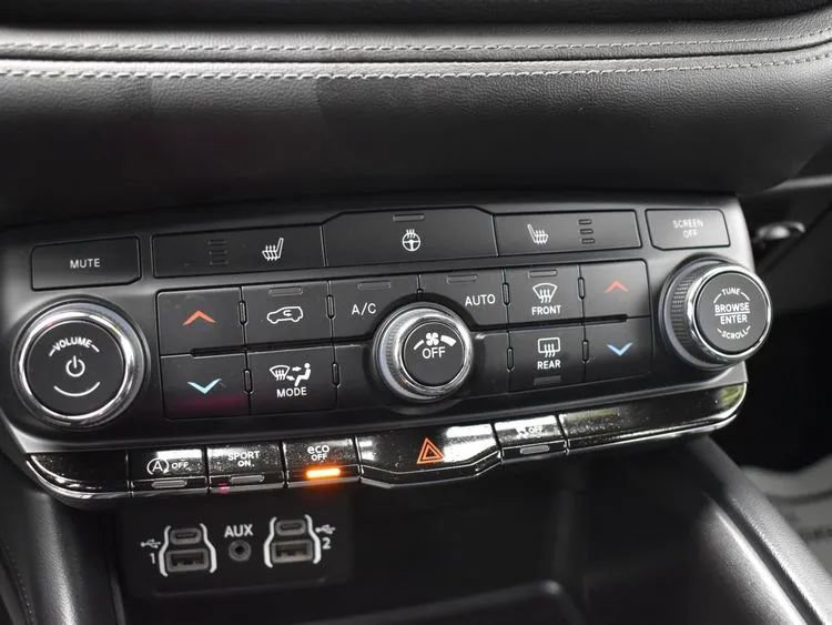 Used 2024 Dodge Durango SXT image 32