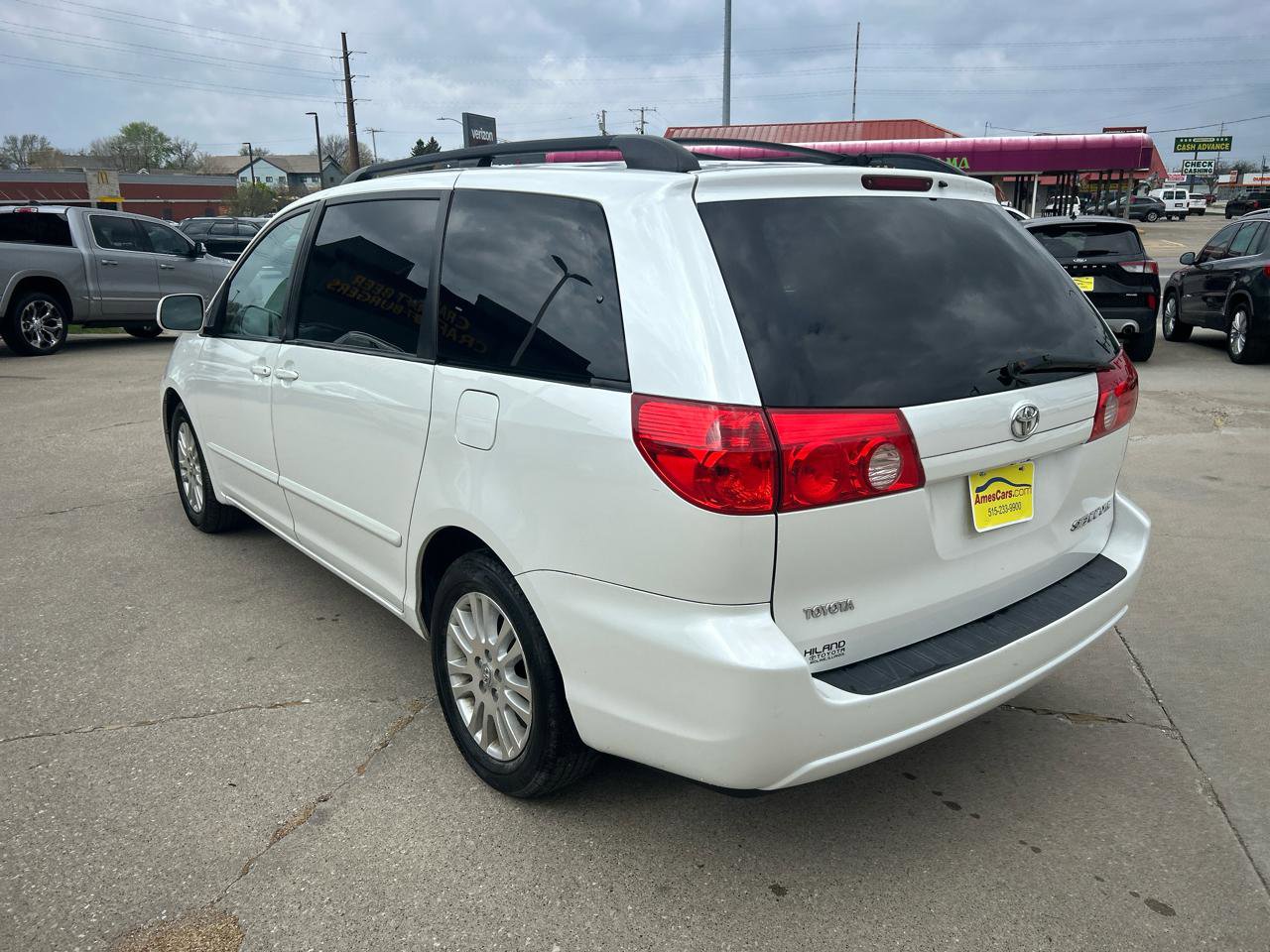 Used 2010 Toyota Sienna XLE FWD image 5