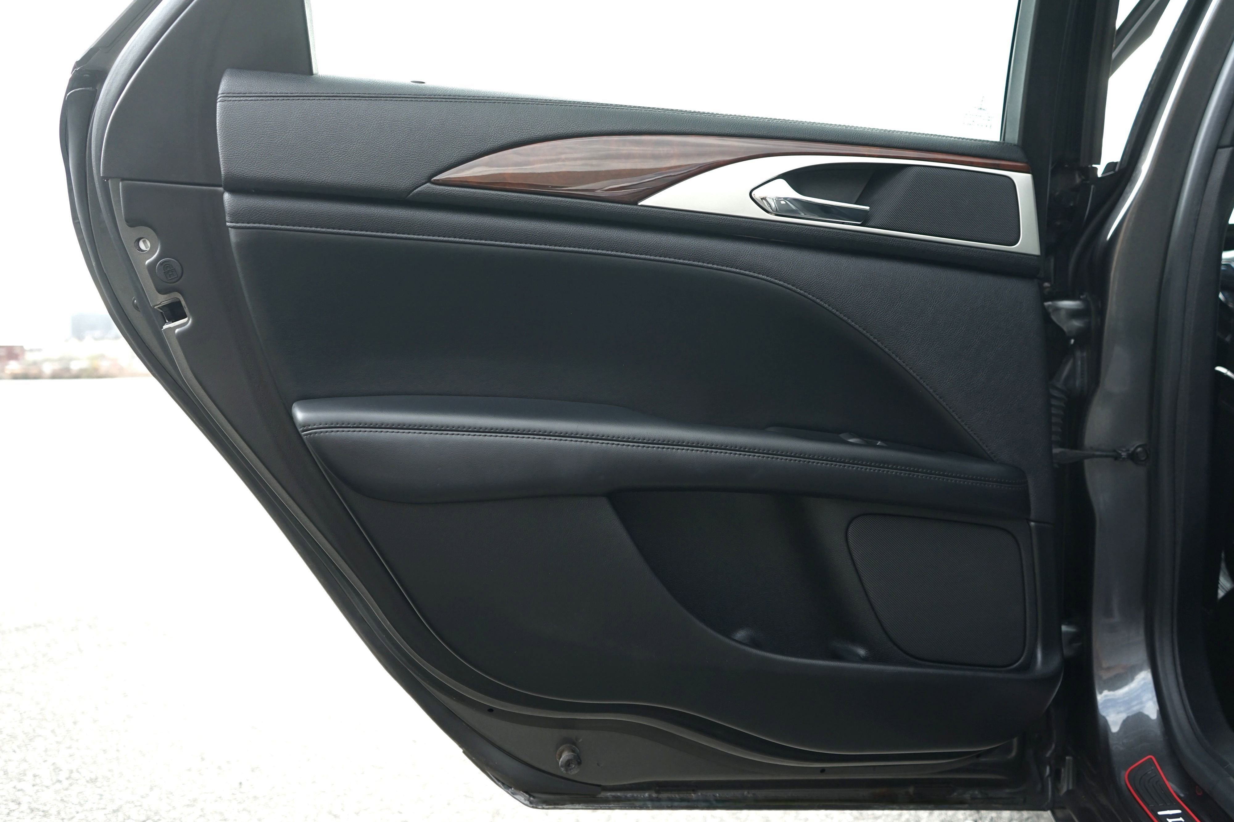 Used 2017 Lincoln MKZ Reserve FWD image 30