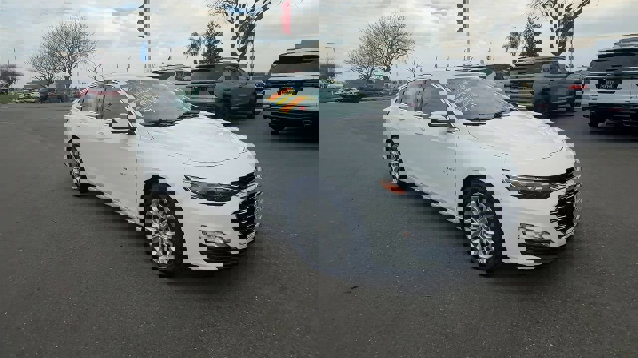 Used 2022 Chevrolet Malibu LT image 1