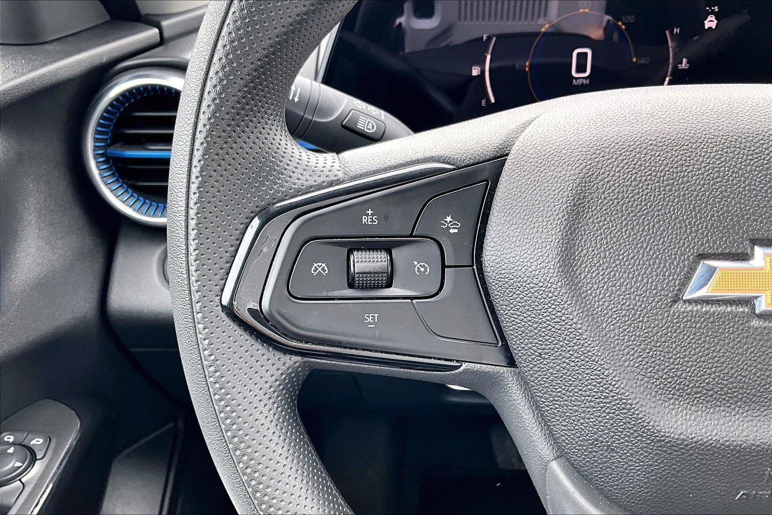 Used 2025 Chevrolet Trax LT FWD image 19