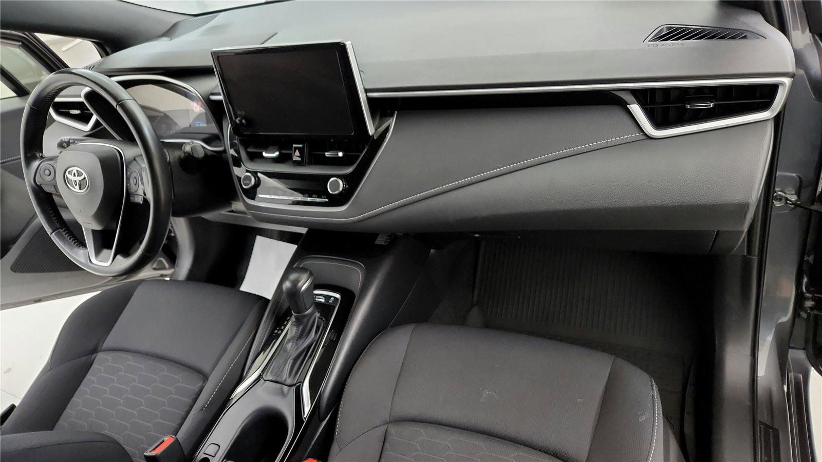 Used 2024 Toyota Corolla SE w/ SE Package image 16