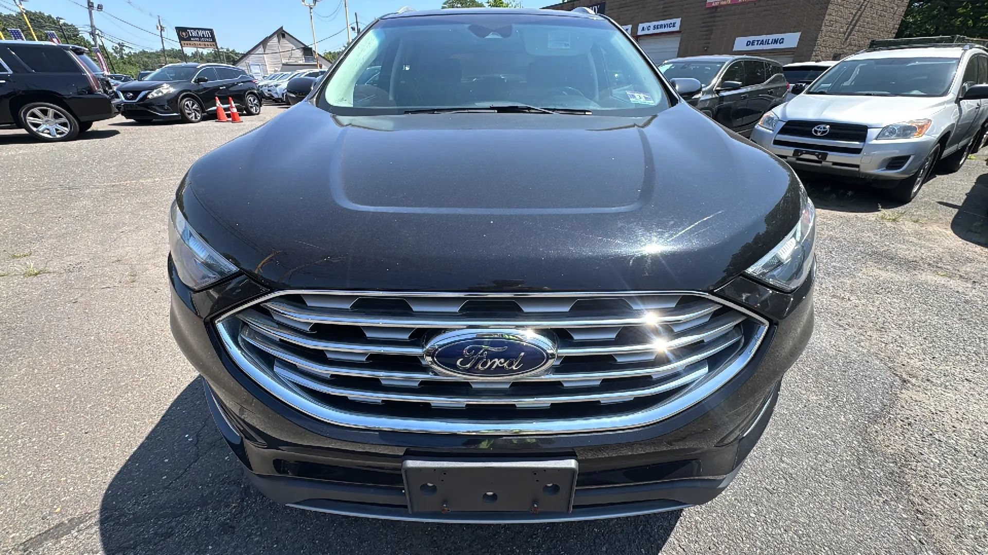 Used 2019 Ford Edge SEL w/ Equipment Group 201A AWD/4WD image 2