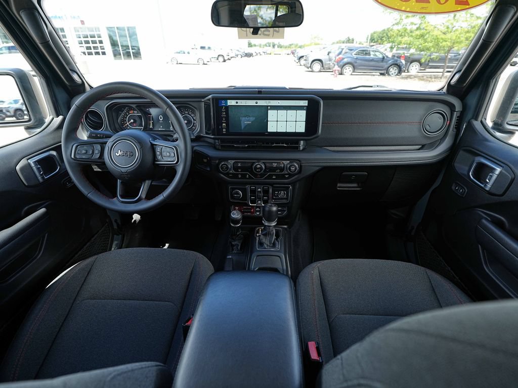 Used 2025 Jeep Wrangler Unlimited Rubicon AWD/4WD image 27
