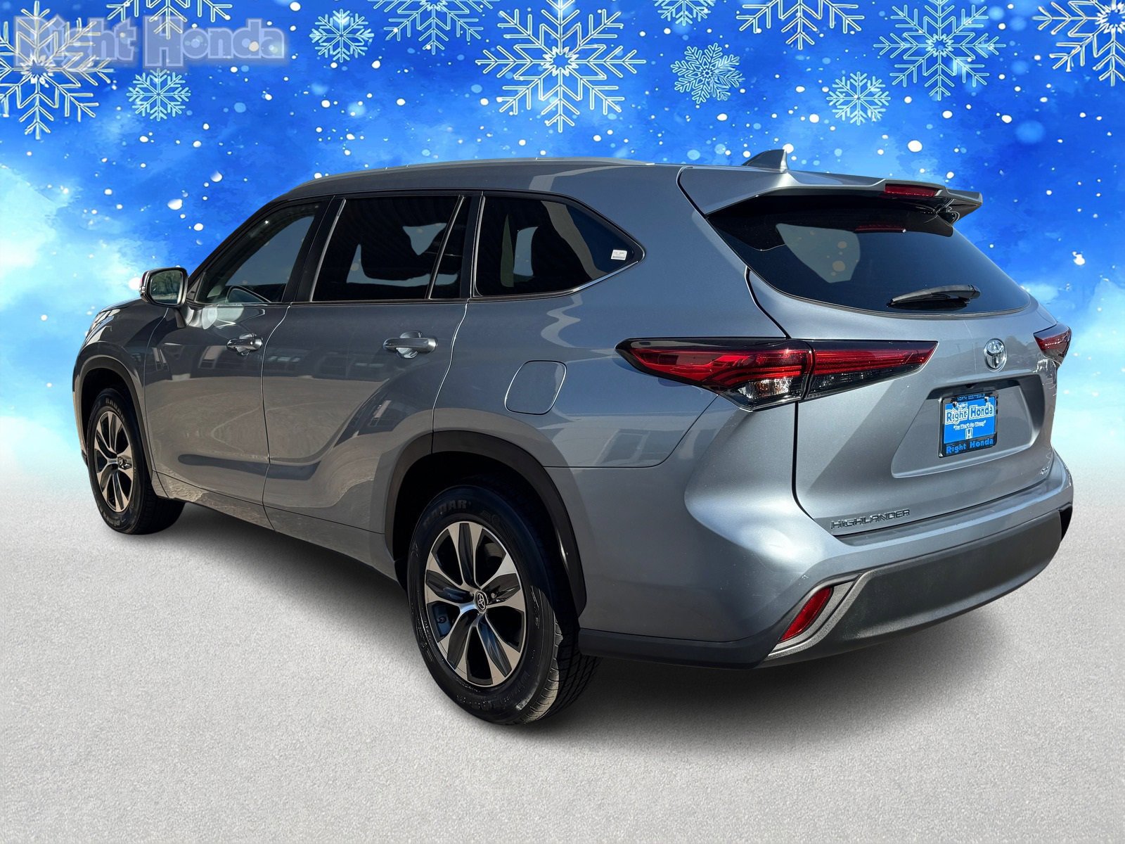 Used 2023 Toyota Highlander XLE image 4