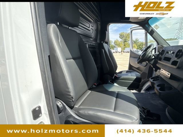 Used 2025 Mercedes-Benz Sprinter 2500 image 25