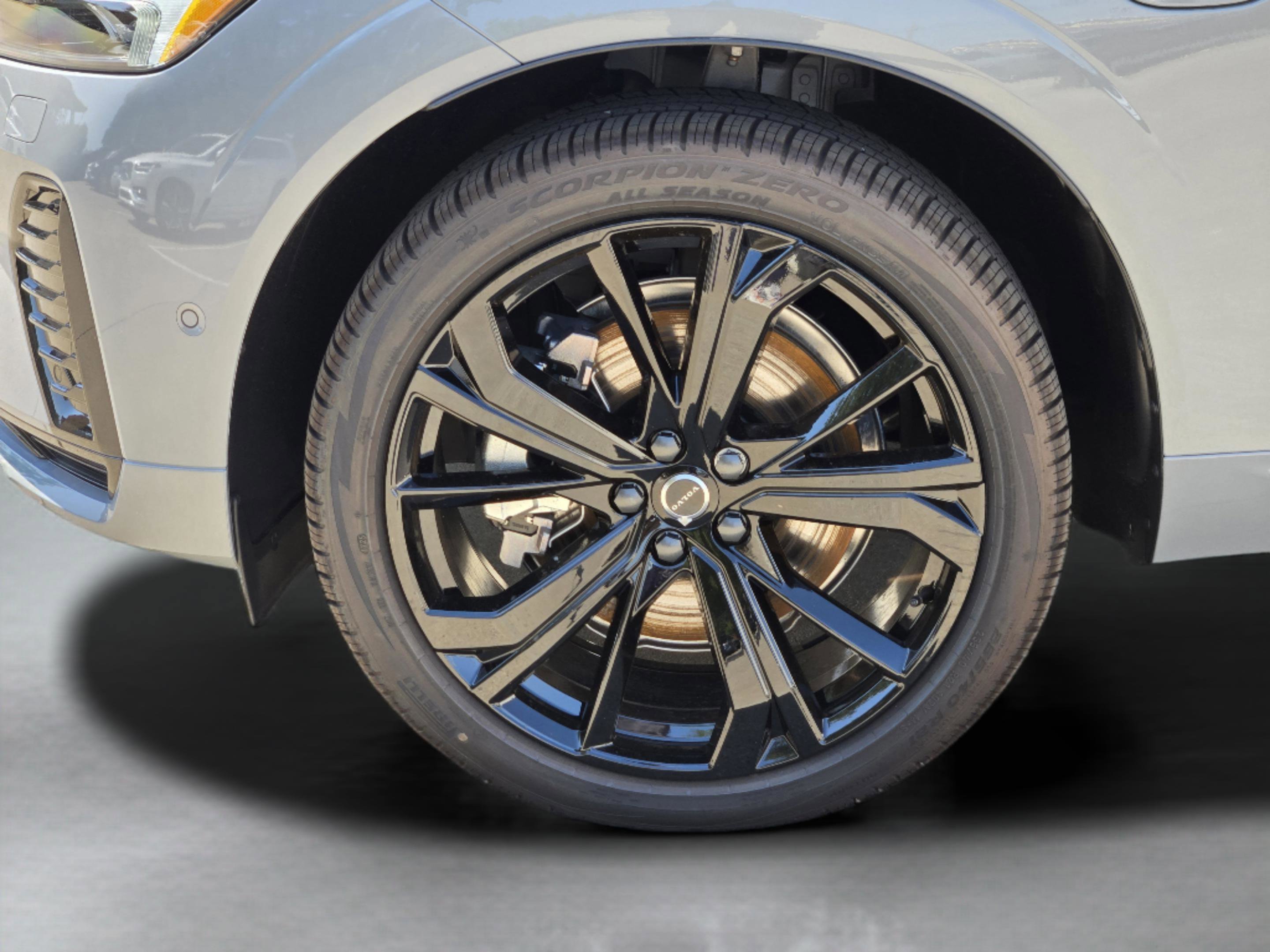 New 2026 Volvo XC60 T8 Ultra w/ Protection Package Premier image 31