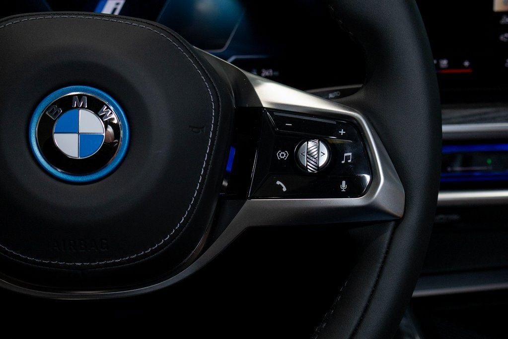Used 2025 BMW i7 eDrive50 w/ Premium Package RWD image 27