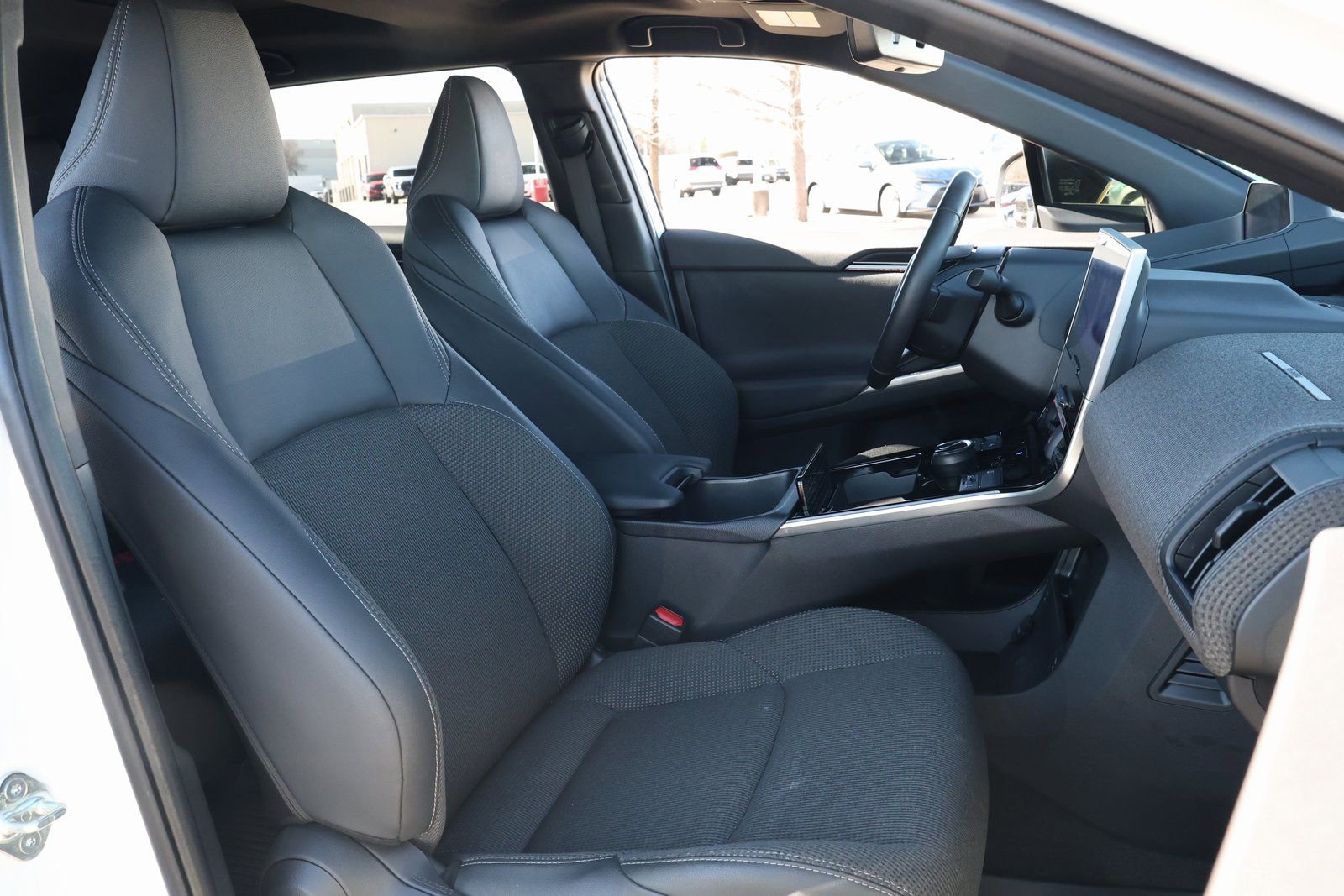 Used 2023 Toyota bZ4X XLE w/ Weather Package image 32