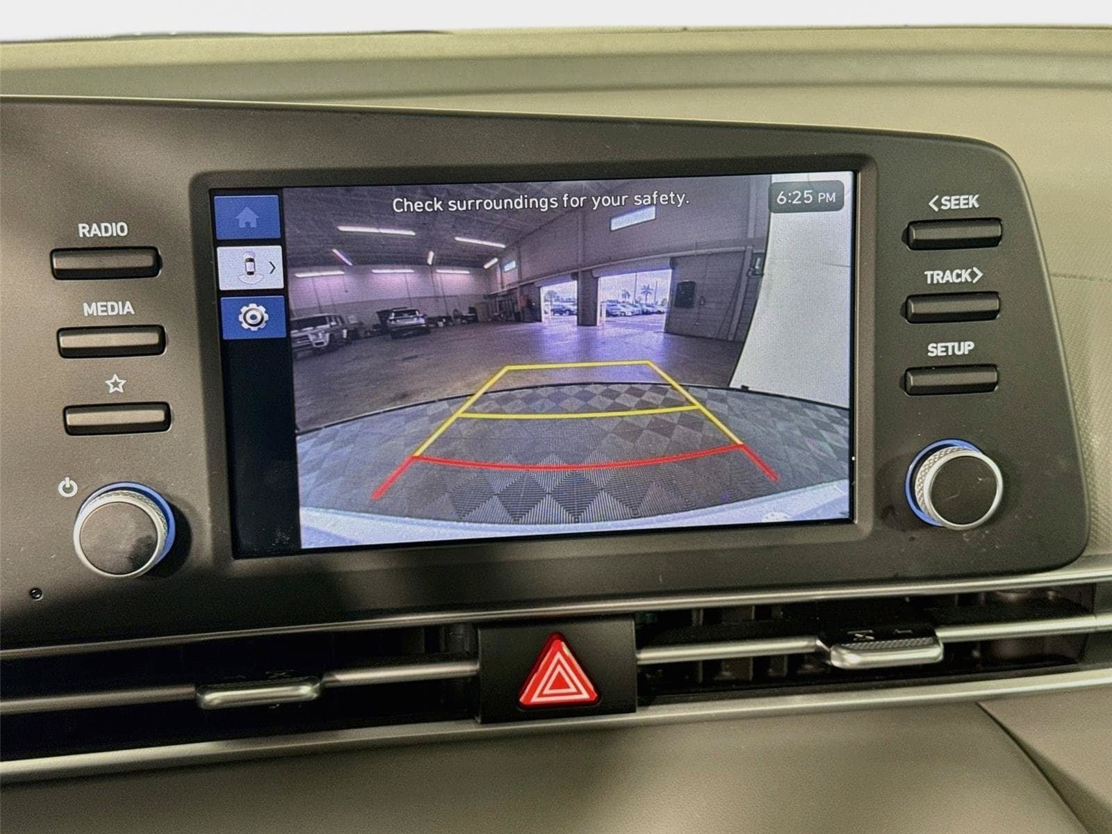 Used 2024 Hyundai Elantra SE FWD image 15