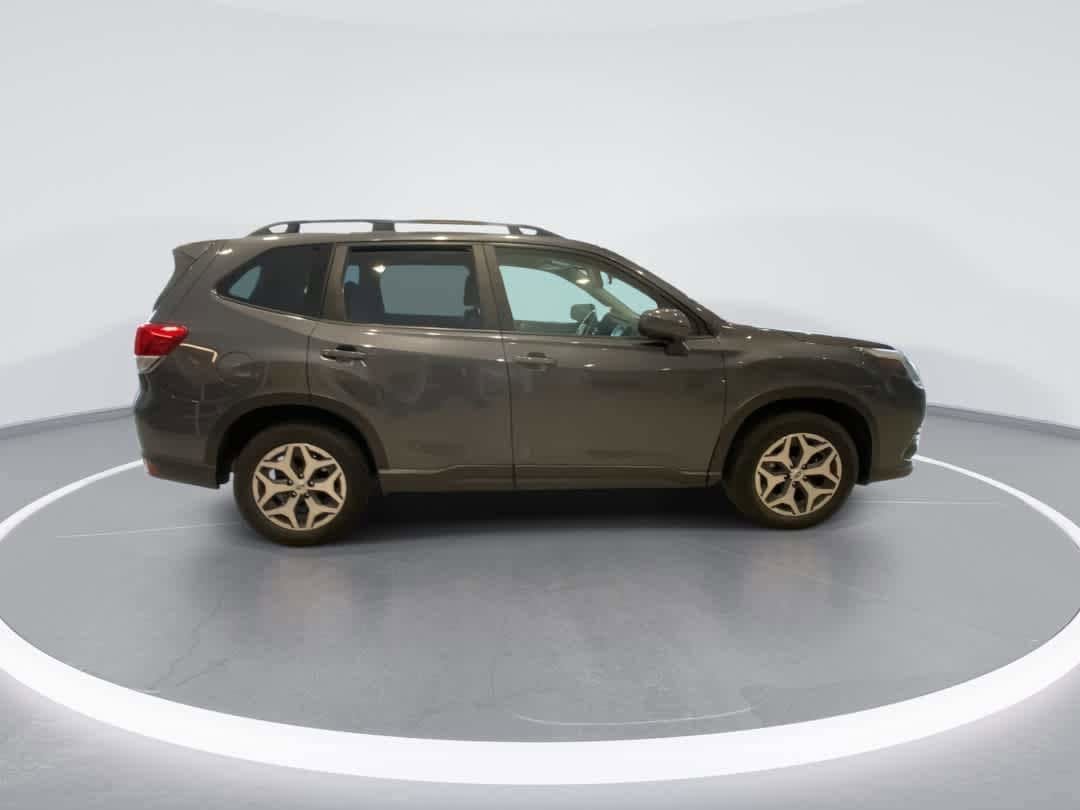 Used 2022 Subaru Forester Premium AWD/4WD image 9