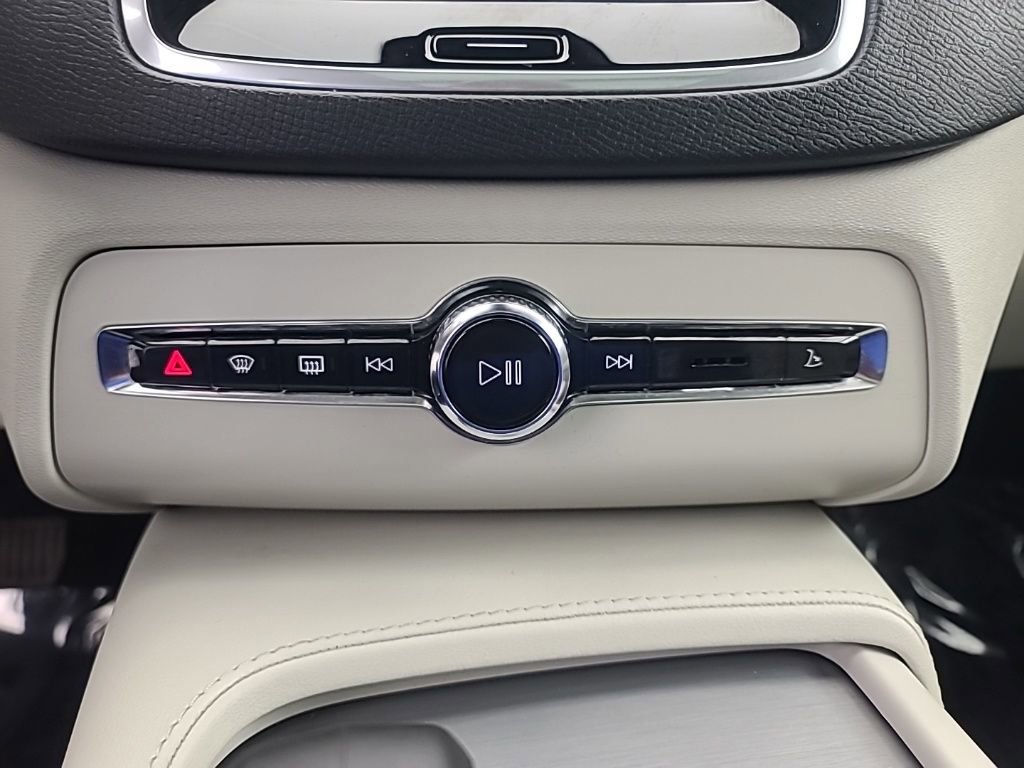Used 2023 Volvo XC90 B5 Core w/ Protection Package Premier AWD/4WD image 38