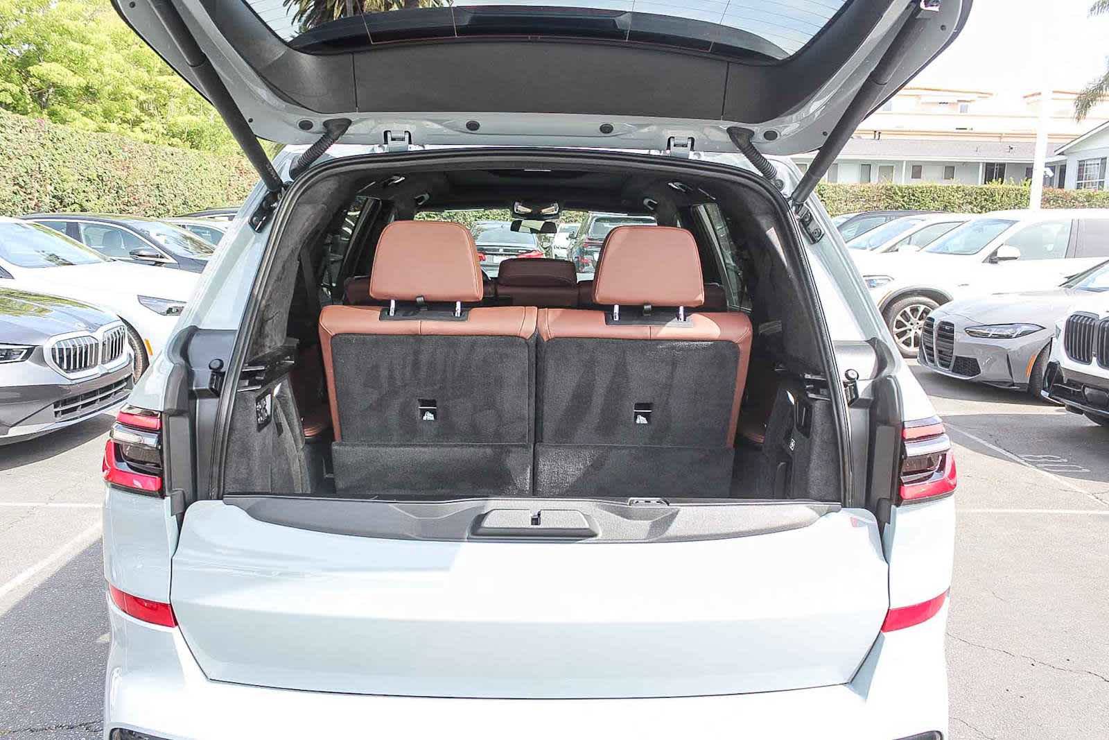 Used 2025 BMW X7 M60i AWD/4WD image 34