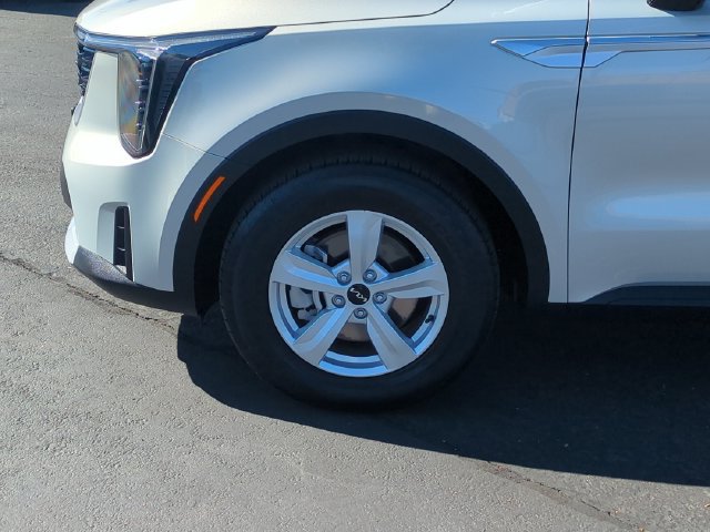 Certified 2026 Kia Sorento LX FWD image 11