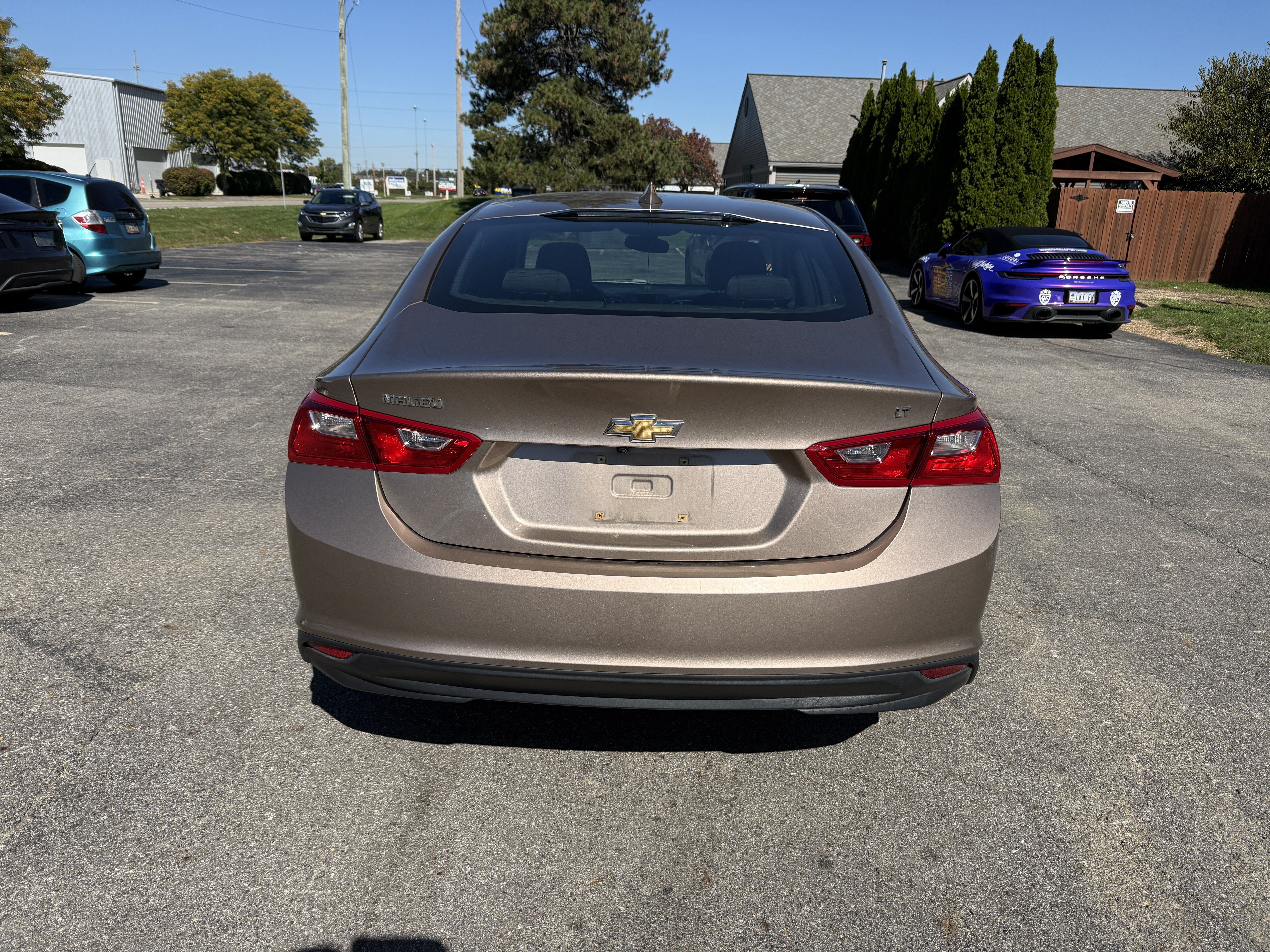 Used 2018 Chevrolet Malibu LT FWD image 4