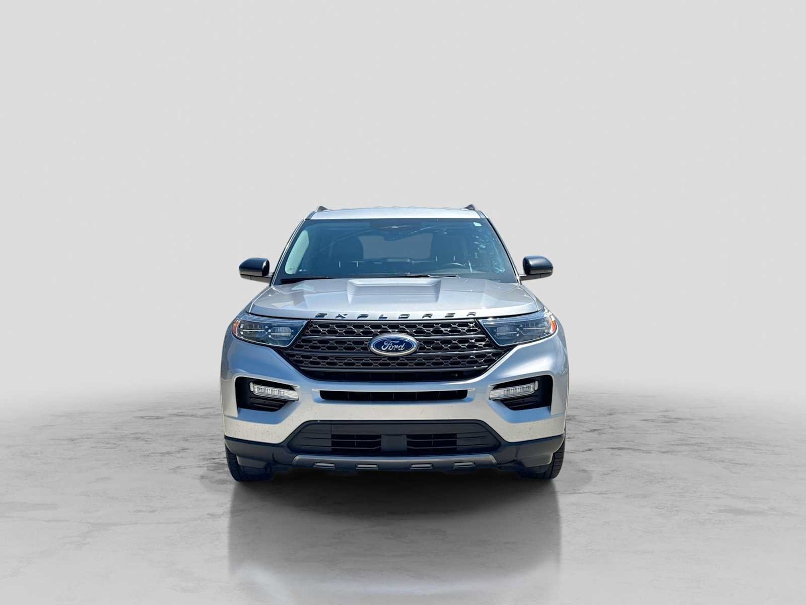 Used 2022 Ford Explorer XLT w/ Equipment Group 202A AWD/4WD image 9