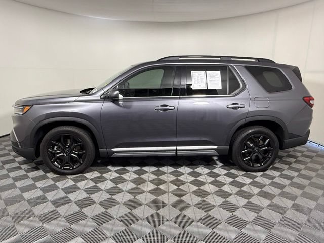 Used 2025 Honda Pilot Touring image 3