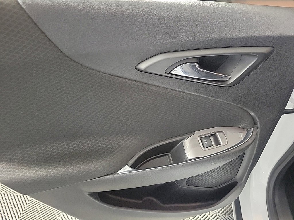 Used 2017 Chevrolet Malibu LT w/ Driver Confidence Package image 11