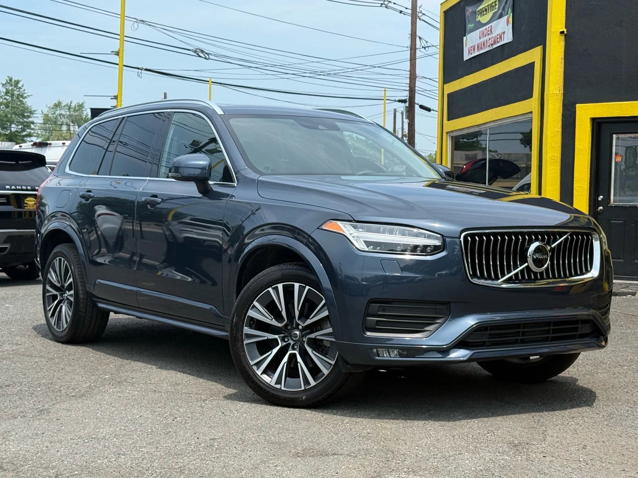 Used 2022 Volvo XC90 T5 Momentum w/ Climate Package image 1