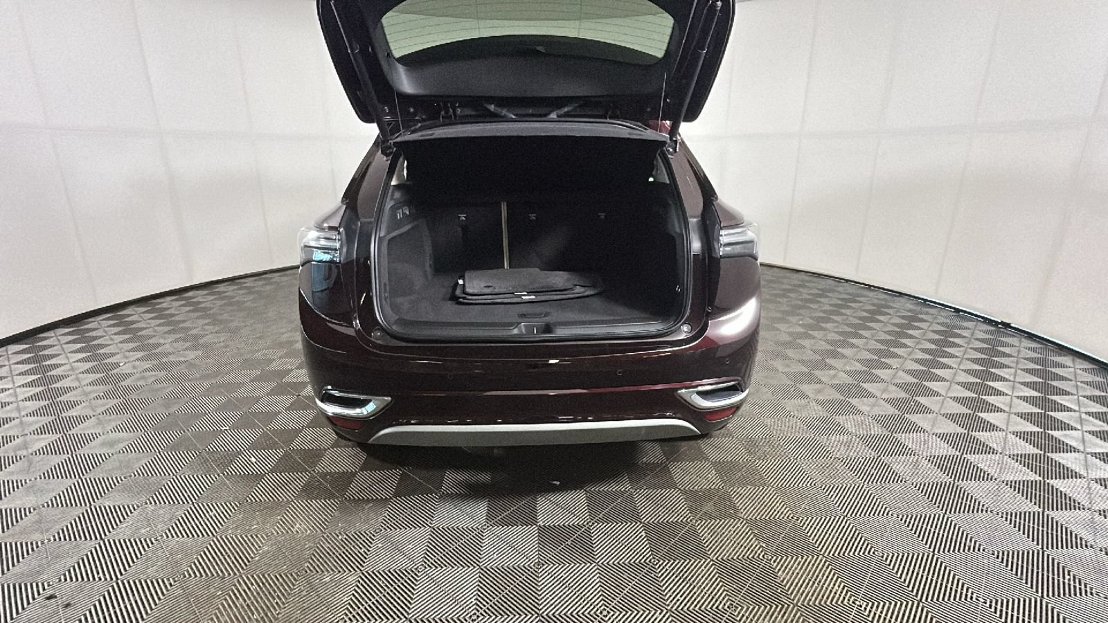 Used 2023 Buick Envision Avenir AWD/4WD image 31