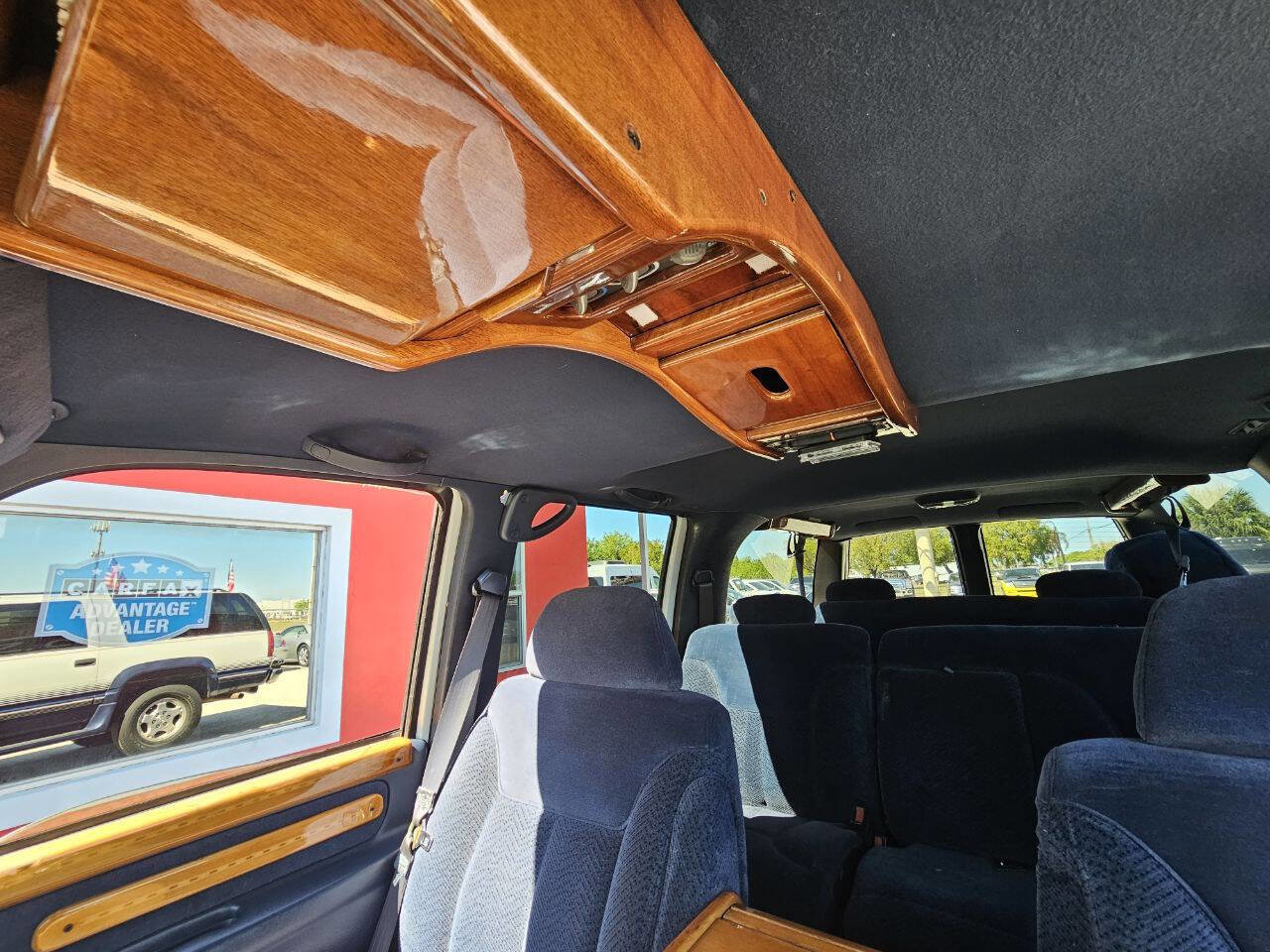Used 1995 Chevrolet Suburban 4WD image 12