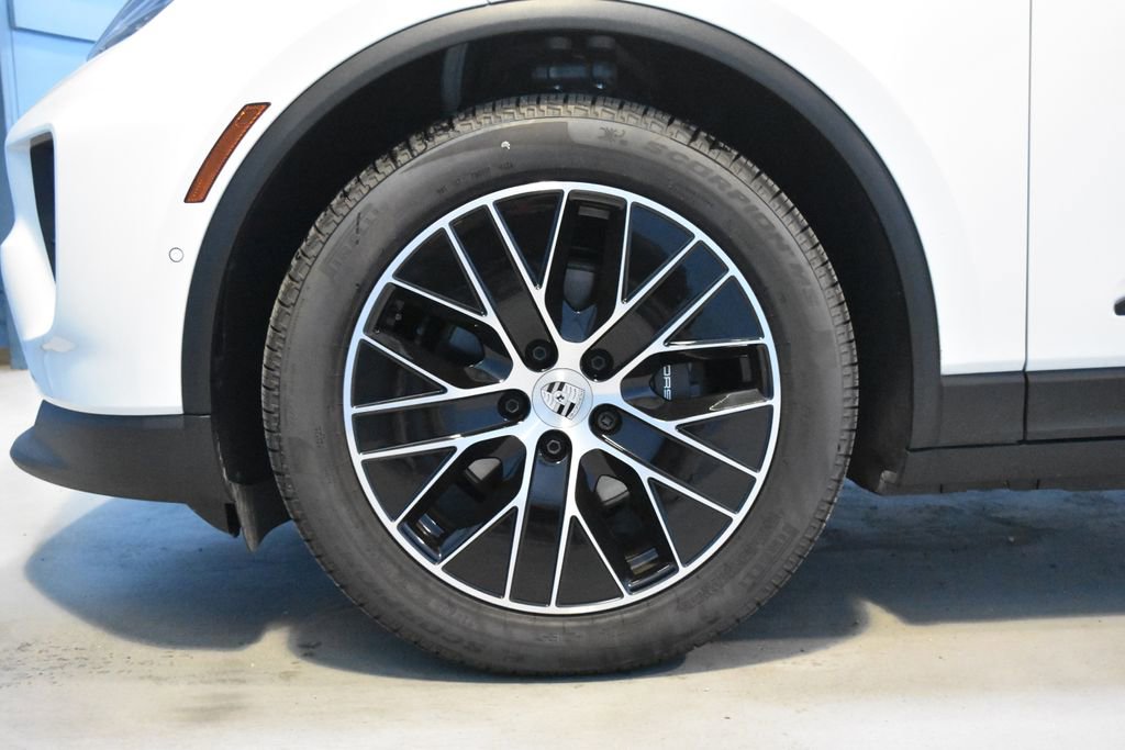 Certified 2025 Porsche Macan Electric image 23