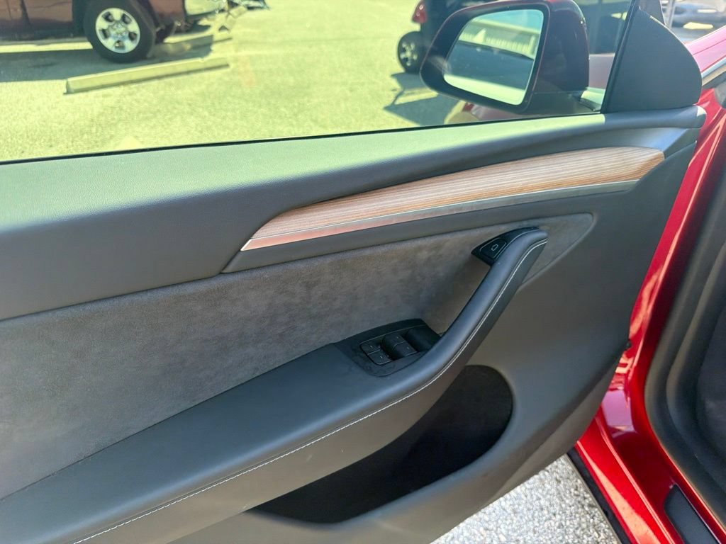 Used 2024 Tesla Model Y Performance AWD/4WD image 11