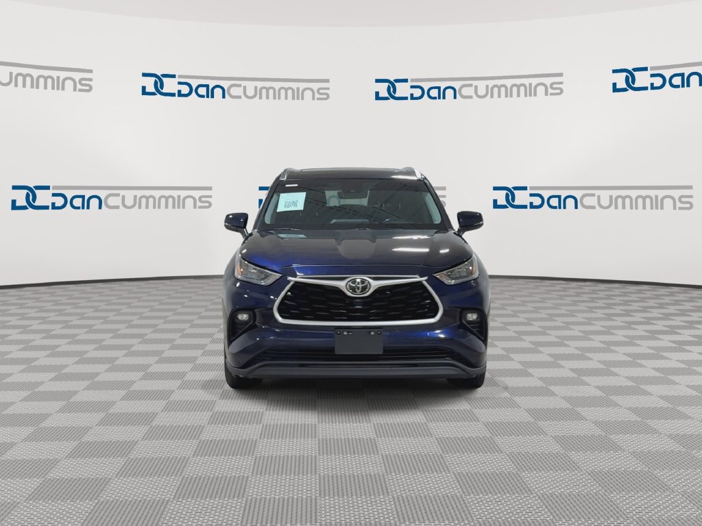 Used 2020 Toyota Highlander XLE AWD/4WD image 3
