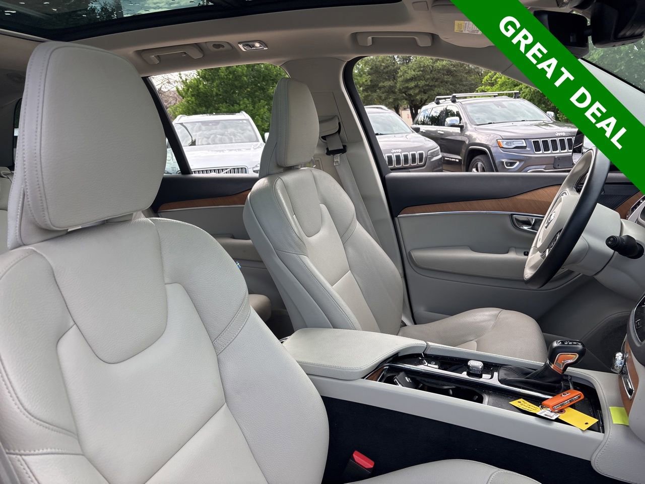 Used 2022 Volvo XC90 T6 Momentum w/ Advanced Package image 12